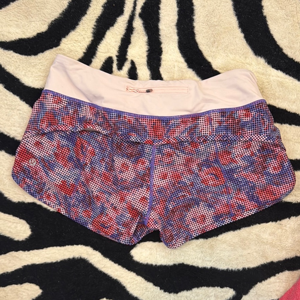 LULULEMON LOW RISE SPEED UP SHORTS! - Picture 2 of 2